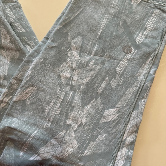 Lululemon HR Leggings - Picture 11 of 14